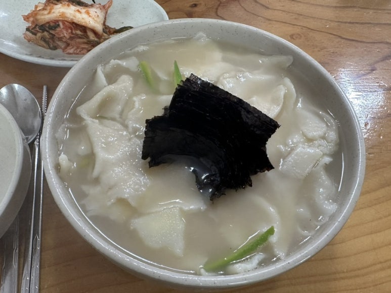 방울이칼국수 이미지