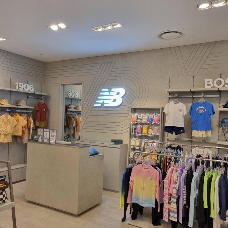 현대신촌뉴발란스 이미지