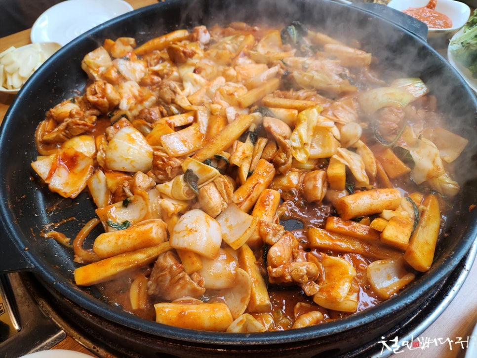 닭갈비 제작소 이미지
