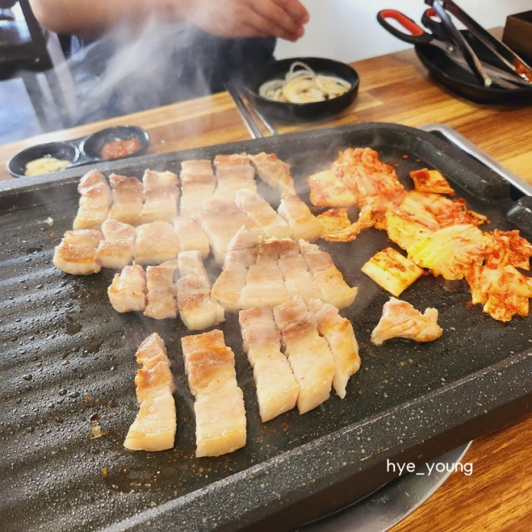 만리포똥돼지 이미지