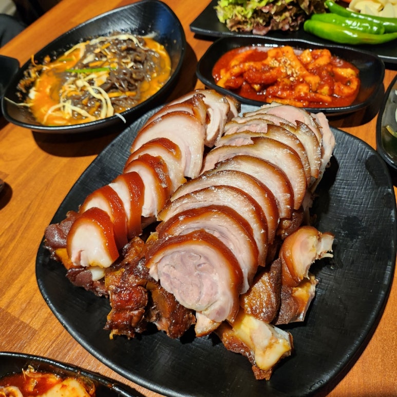 명품웃거리왕족발 이미지