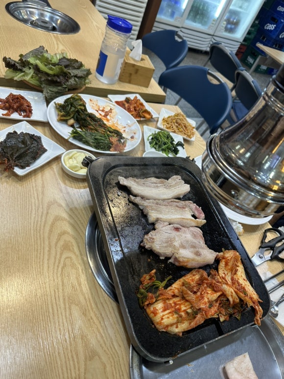 자연석돌구이생삼겹살한우 이미지