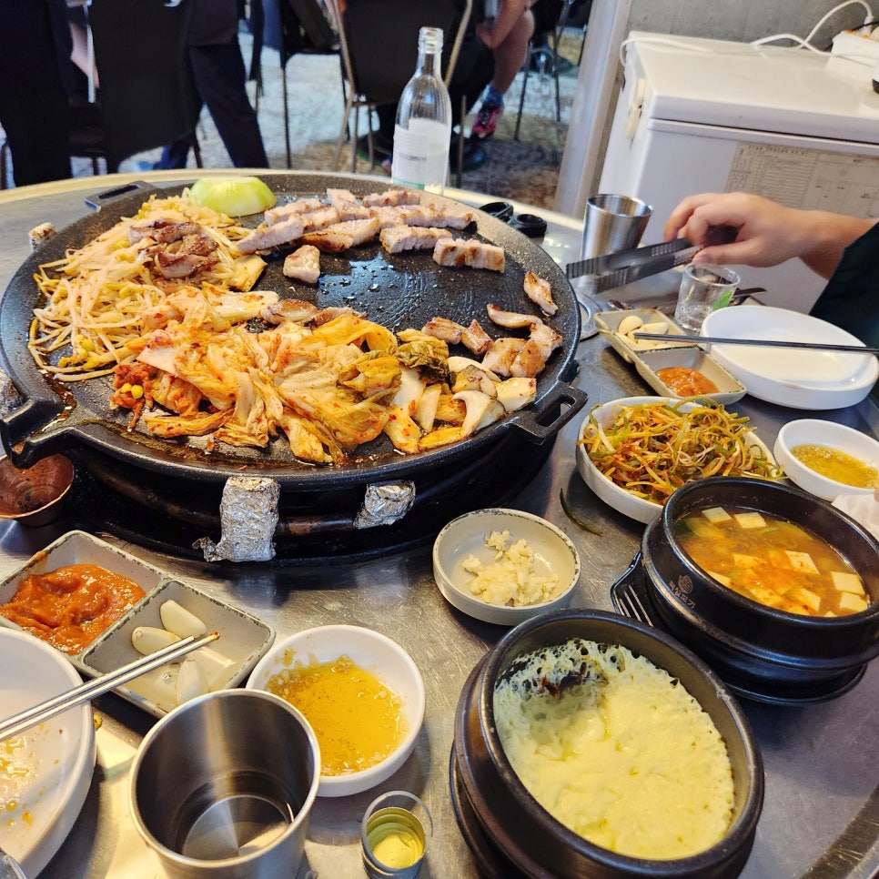 무조건돼지생고기삼겹살 이미지