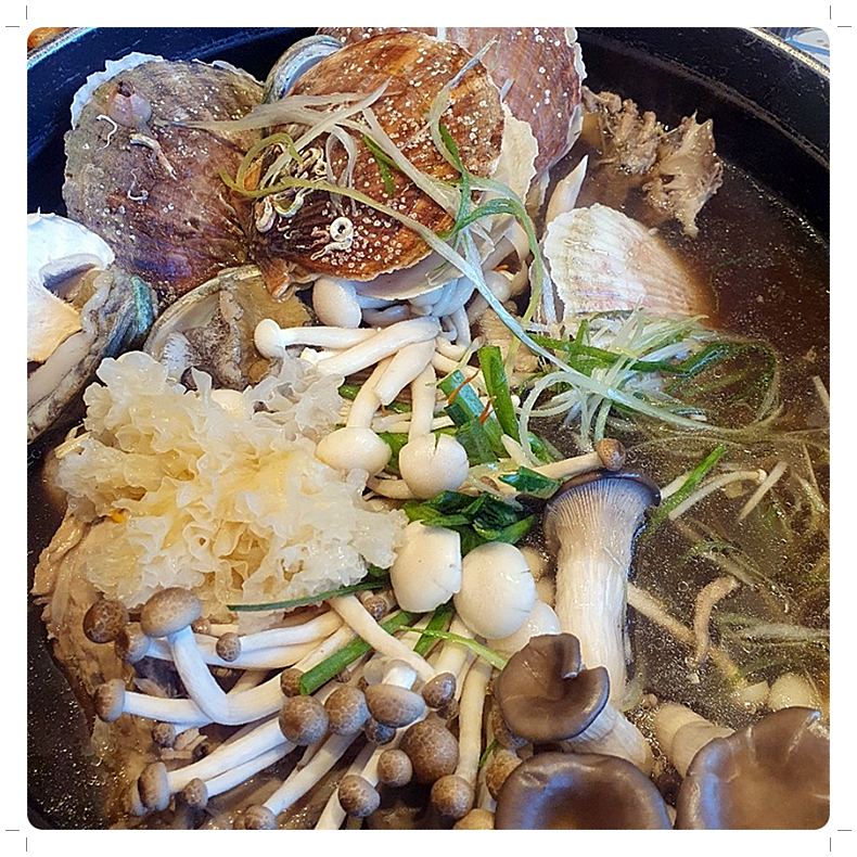 황금버섯백숙 이미지