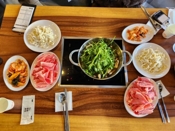 효동얼큰샤브손칼국수 이미지