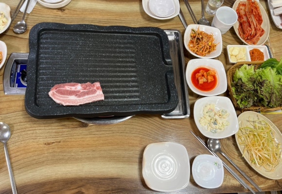 죽여주는 쌩고기통 김치찌개 이미지