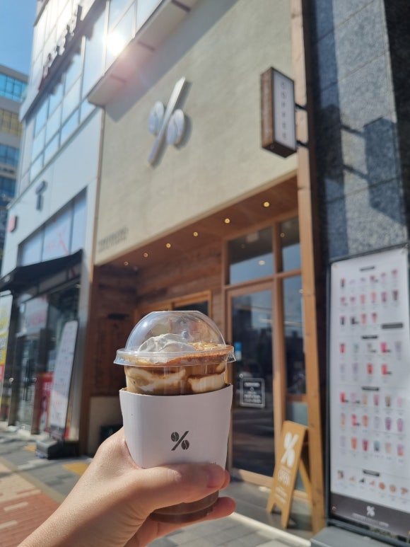텐퍼센트커피 고양지축점 이미지