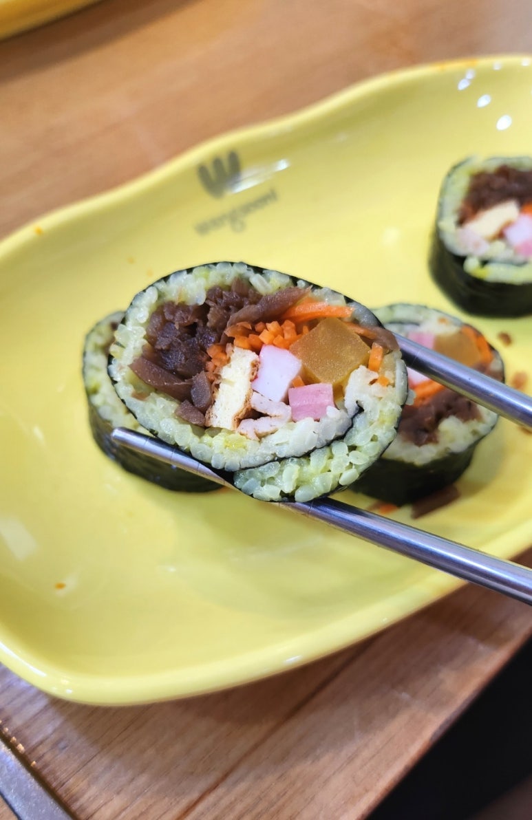 왕순이 주먹밥 김밥 이미지
