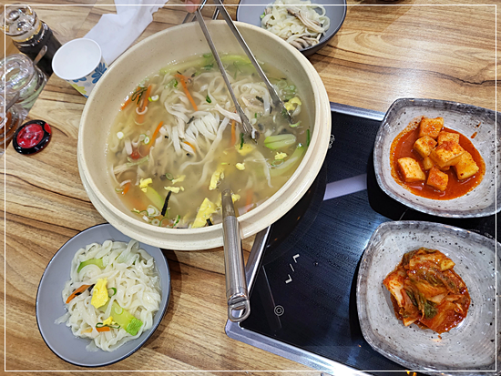 얼큰칼국수 이미지