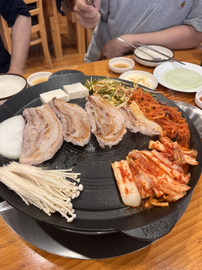 돈대감솥뚜껑삼겹살 이미지