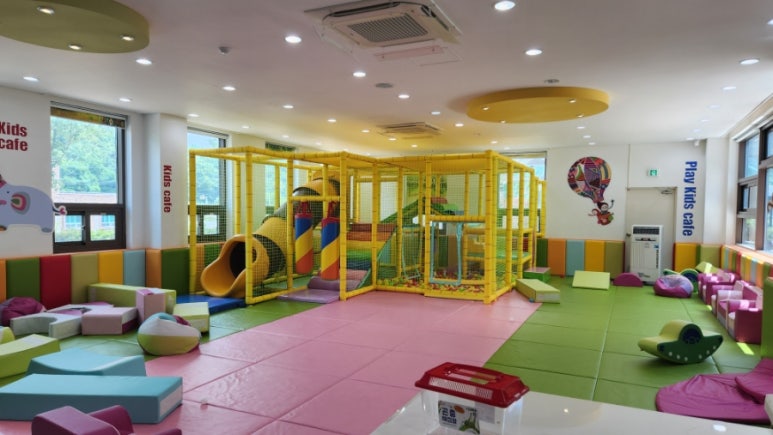 아이와 키즈카페 이미지