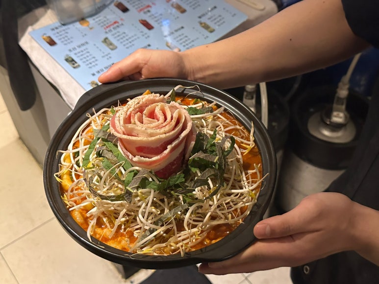 한우투뿔육사시미 이미지