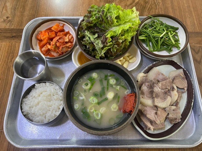 장군돼지국밥.수육 이미지