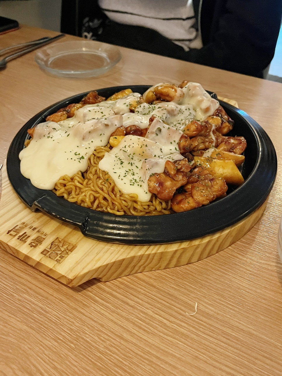 치킨에홀린까닭홀까닭 이미지