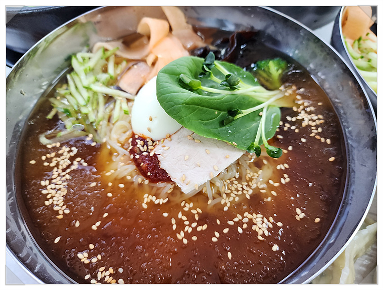본밀면 이미지