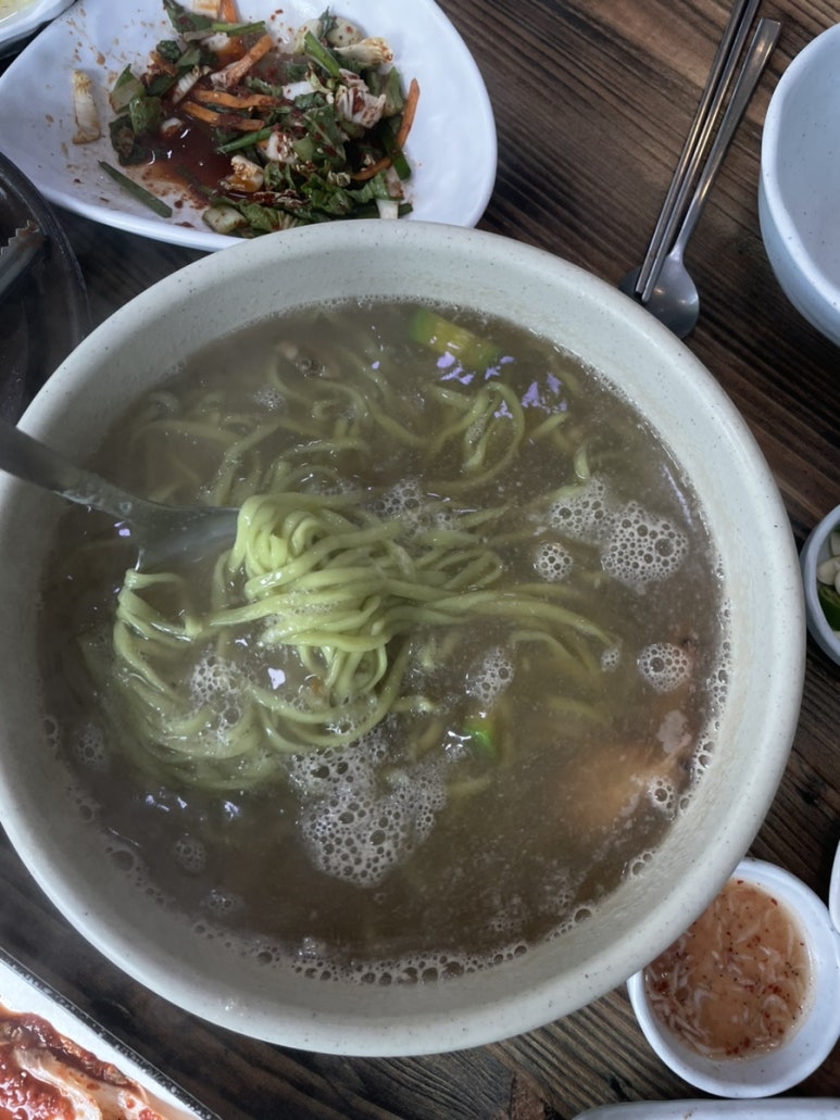 산아래보쌈，칼국수 이미지