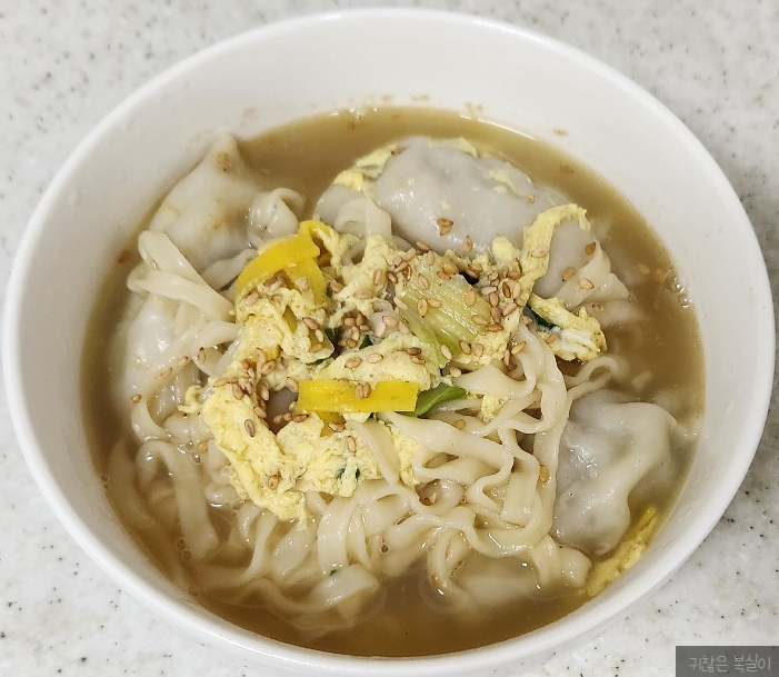 멸치칼국수·만둣국 이미지