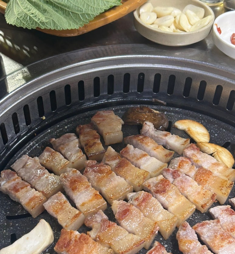 꿀꿀이숯불구이 이미지