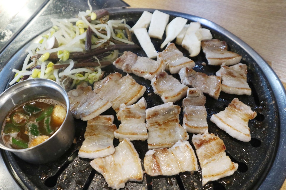 무조건돼지생고기삼겹살 이미지