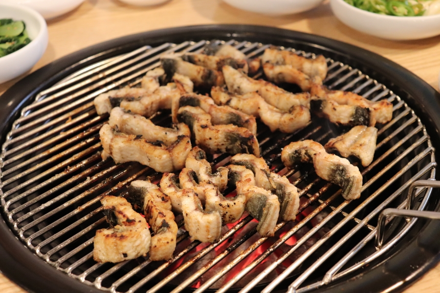 산꼼장어민물장어 이미지