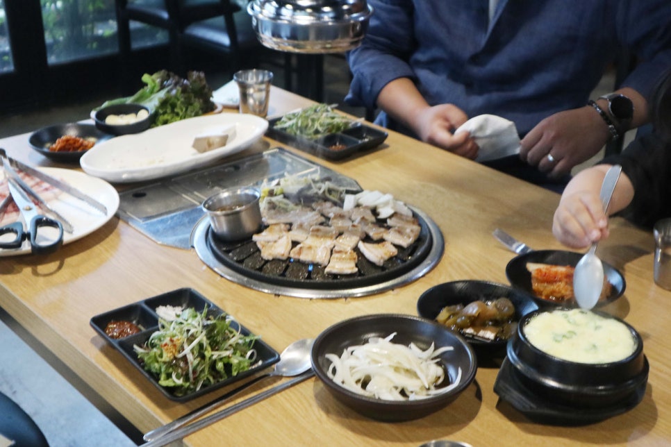 무조건돼지생고기삼겹살 이미지