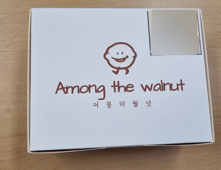 어몽더월넛 이미지