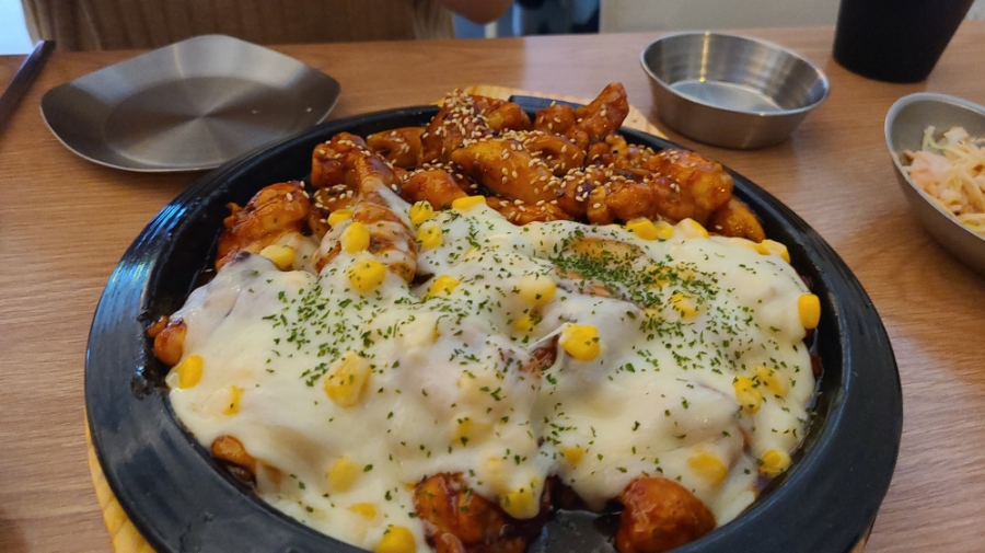 치킨에홀린까닭홀까닭 이미지