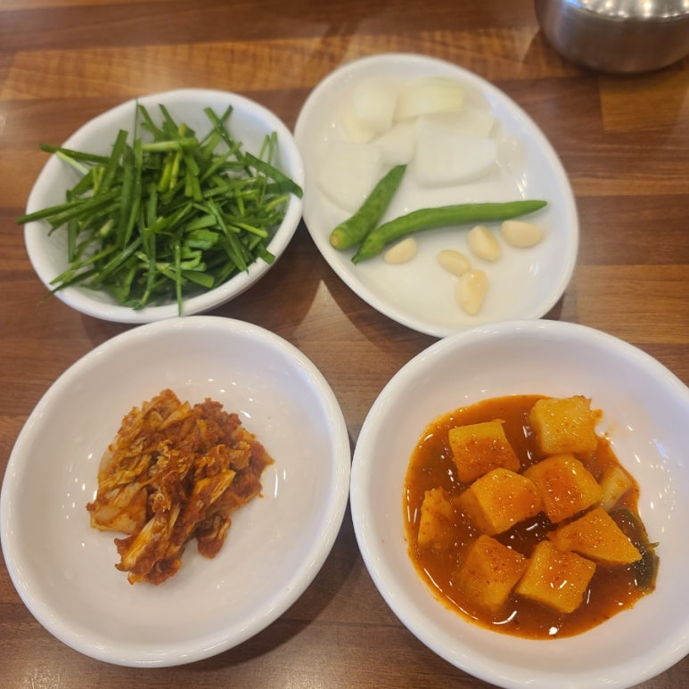 아제돼지국밥팔용점 이미지