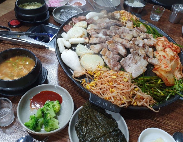정원복돼지 이미지