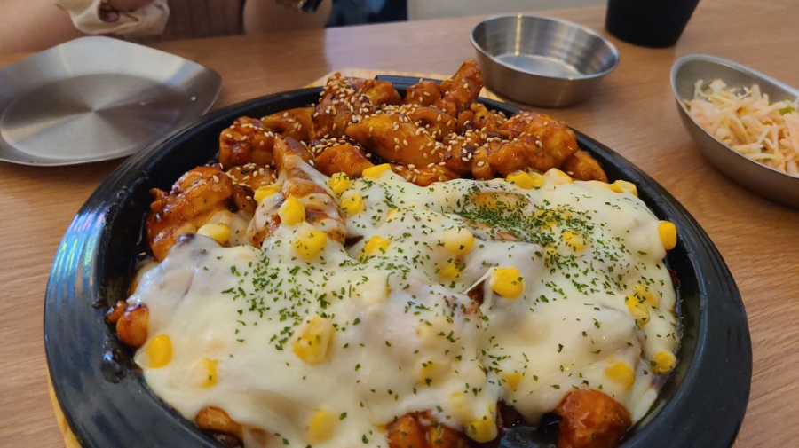치킨에홀린까닭홀까닭 이미지