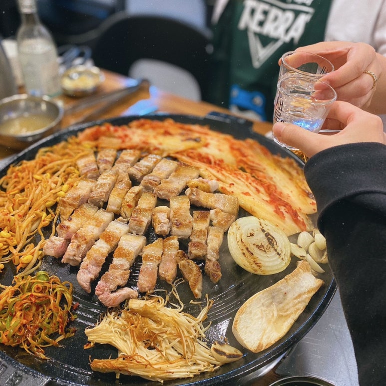 용마꽃돼지삼겹살 이미지