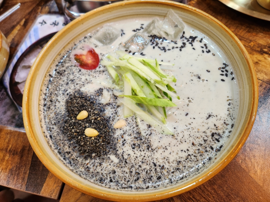 이유간백년칼국수 이미지