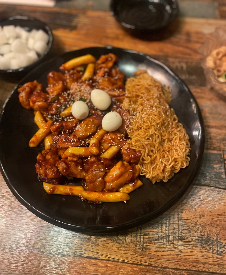 찌니살롱 이미지