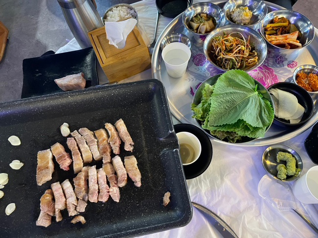 꽃돼지세겹살 이미지
