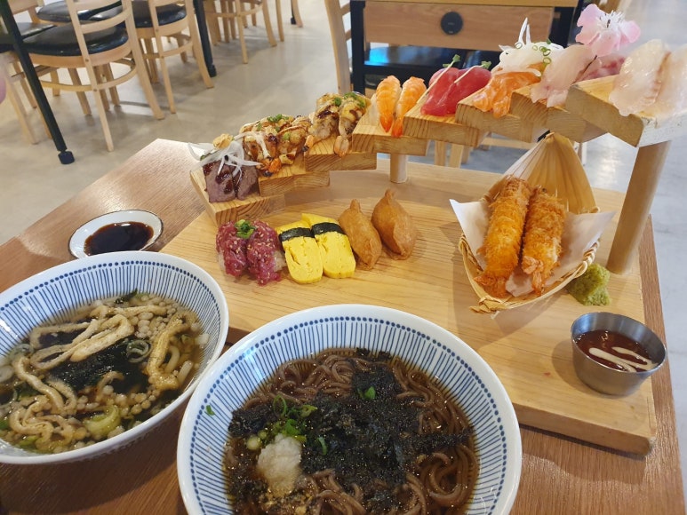 윤초밥 이미지
