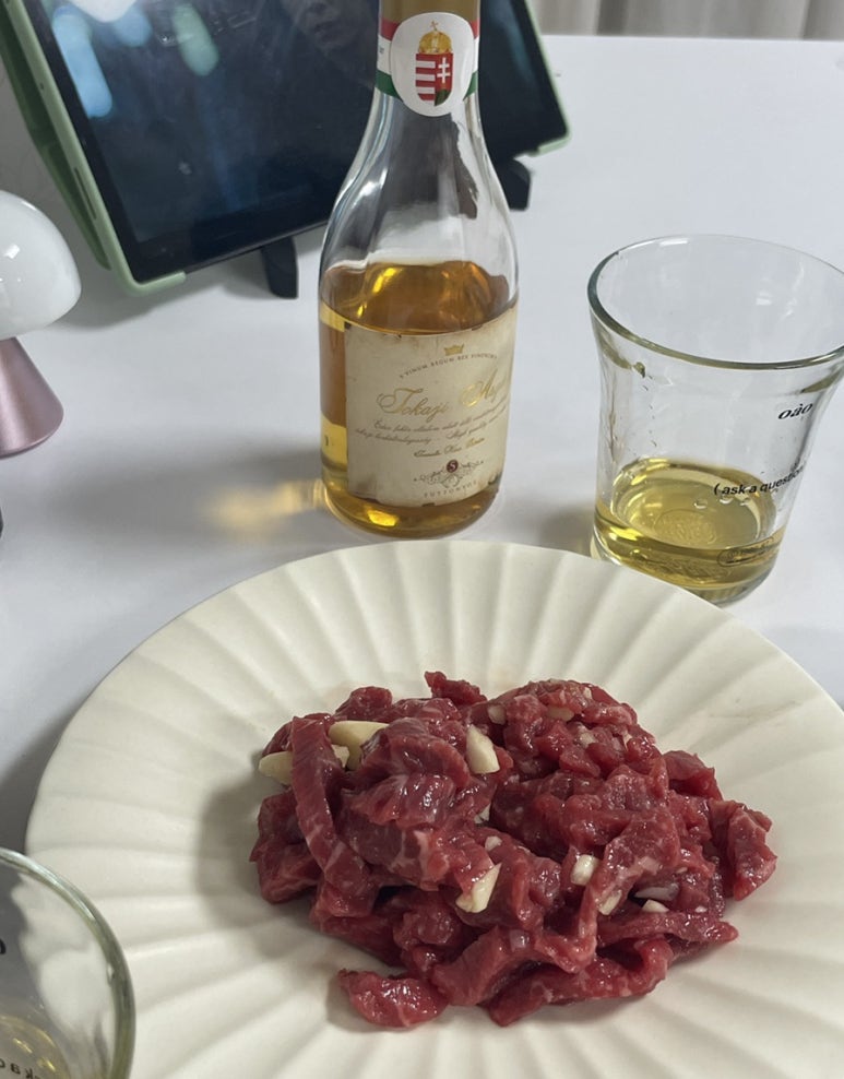 참기름짜는육회집 이미지