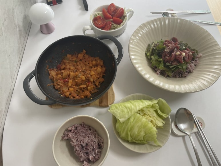 참기름짜는육회집 이미지