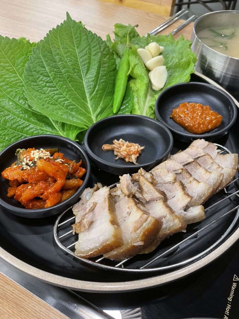 먹깨비보쌈정식 이미지