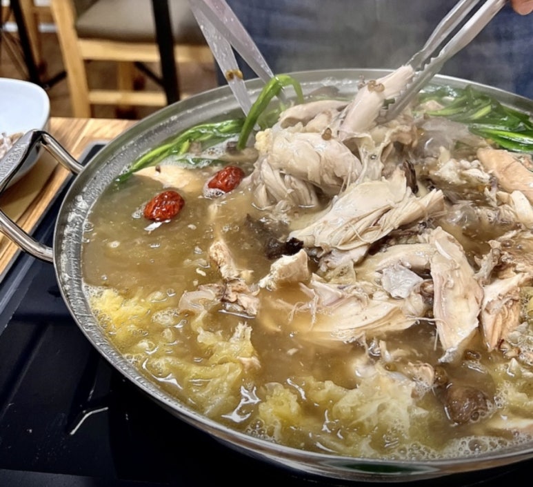 황칠백숙 이미지