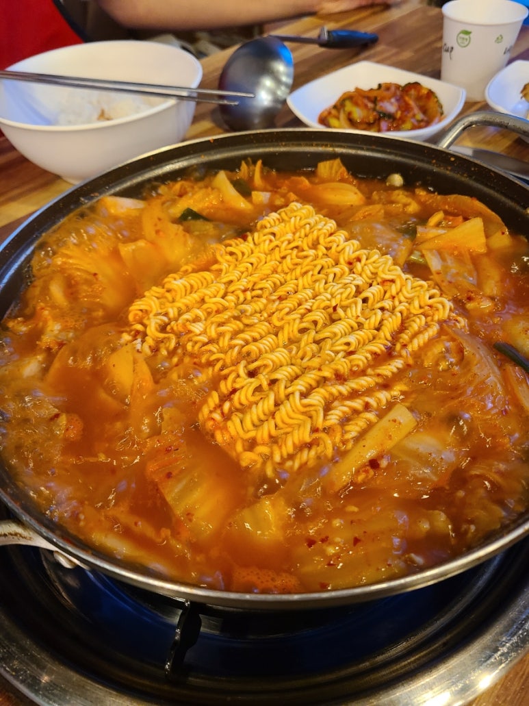 짜글이 생돼지 찌개 이미지