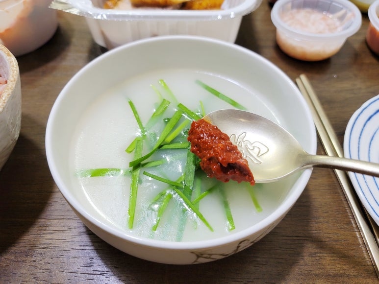 엄마국밥 이미지
