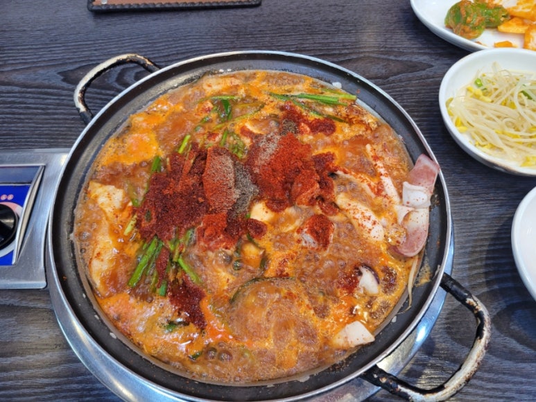 황성얼큰오징어찌개 이미지