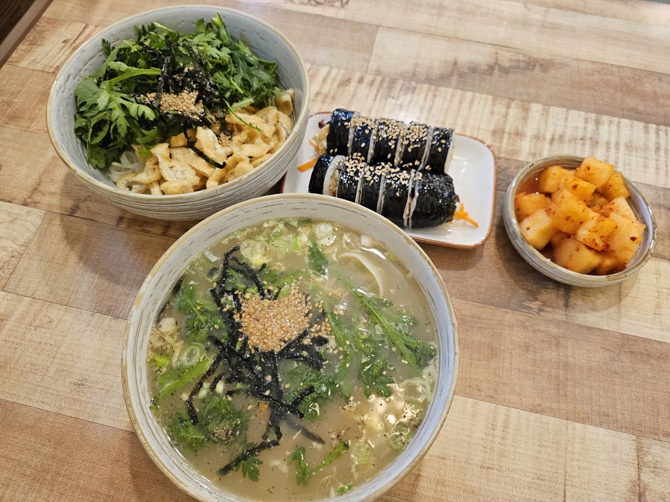 멸치칼국수·만둣국 이미지