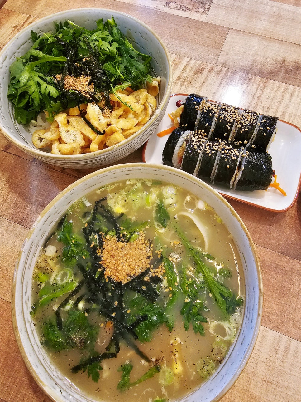 멸치칼국수·만둣국 이미지