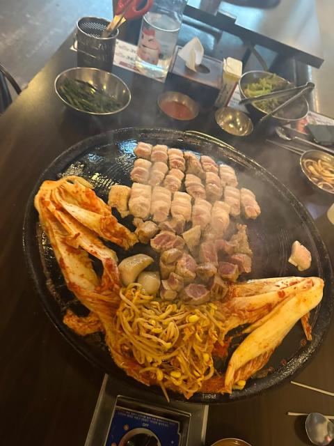옛날솥뚜껑삼겹 이미지