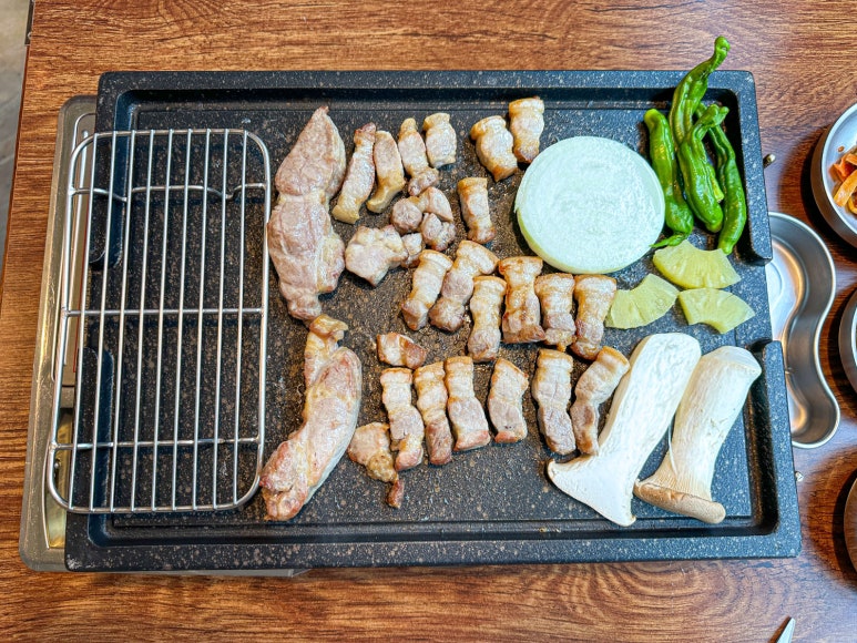 더삼겹 이미지