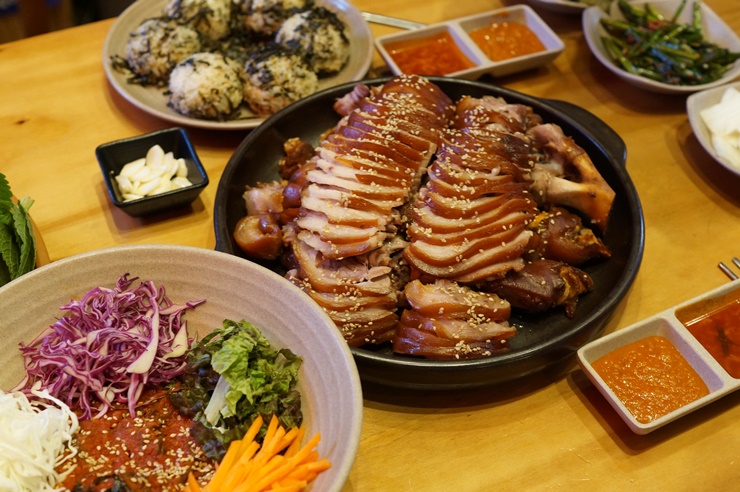 동네맛집족발 이미지