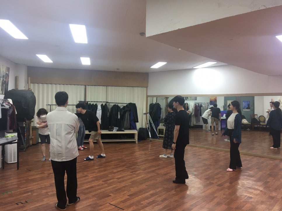 올모스트컴퍼니 이미지