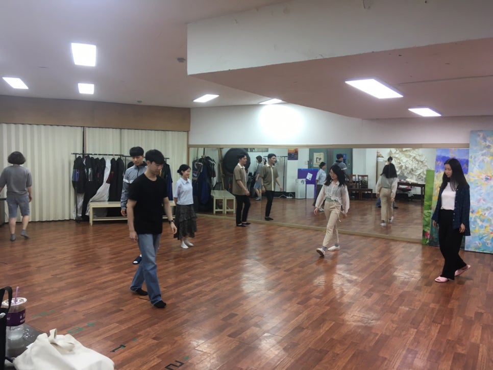 올모스트컴퍼니 이미지