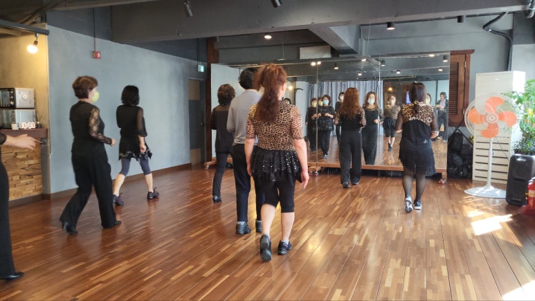 아지트댄스스포츠학원 이미지